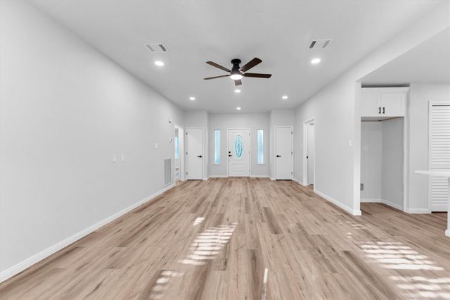 128 E Park Drive, Conroe, TX 77356