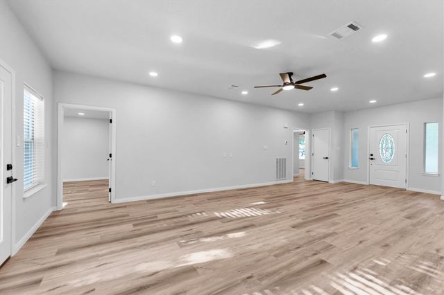 128 E Park Drive, Conroe, TX 77356