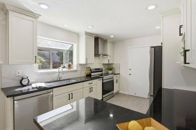 952 Vernie Court, Cupertino, CA 95014