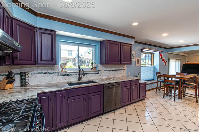 22577 Shadowglen Drive, Farmington Hills, MI 48335