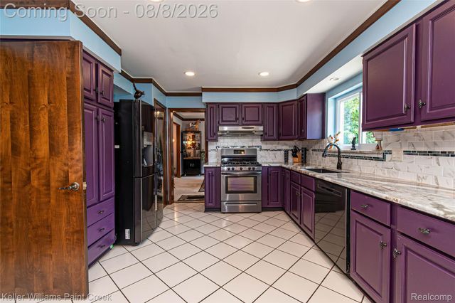 22577 Shadowglen Drive, Farmington Hills, MI 48335