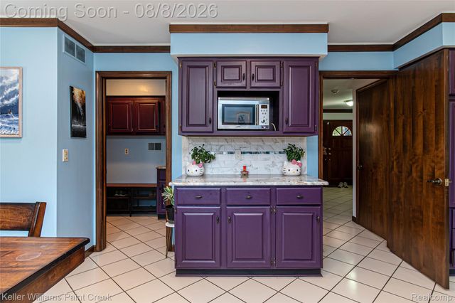 22577 Shadowglen Drive, Farmington Hills, MI 48335
