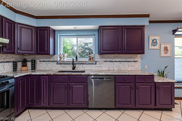 22577 Shadowglen Drive, Farmington Hills, MI 48335