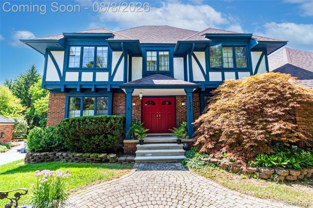 22577 Shadowglen Drive, Farmington Hills, MI 48335