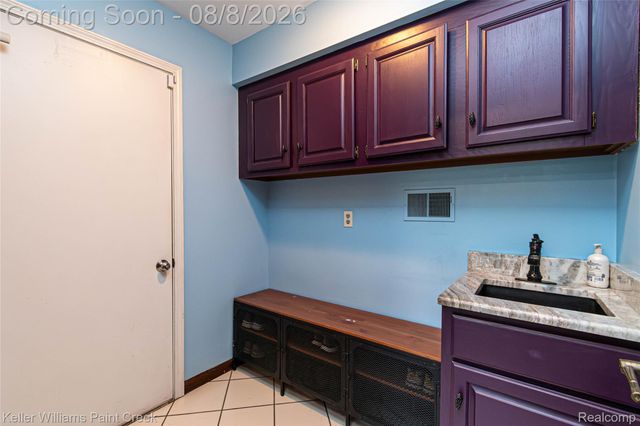 22577 Shadowglen Drive, Farmington Hills, MI 48335