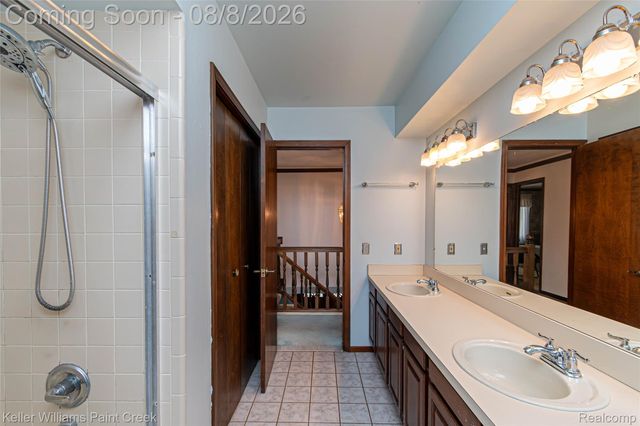 22577 Shadowglen Drive, Farmington Hills, MI 48335