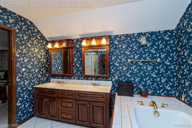 22577 Shadowglen Drive, Farmington Hills, MI 48335