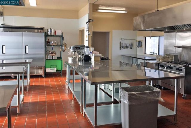 2818 Macarthur Blvd, Oakland, CA 94602