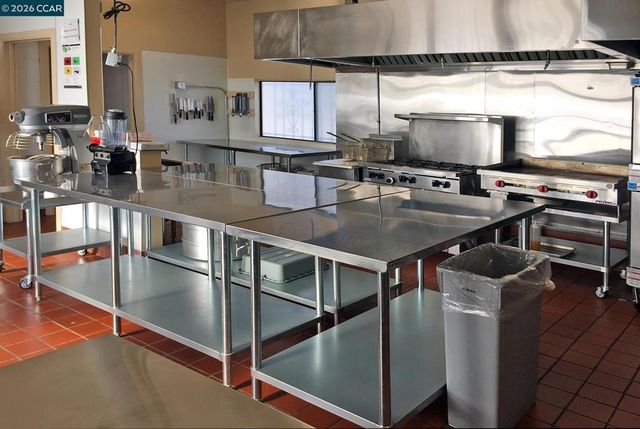 2818 Macarthur Blvd, Oakland, CA 94602