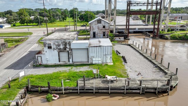 218 N Richard Street, Delcambre, LA 70528