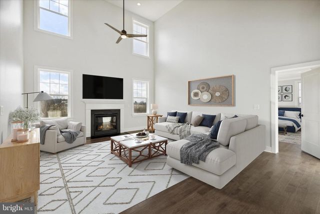 16 HOLCOMBE GROVE RD, Lambertville, NJ 08530