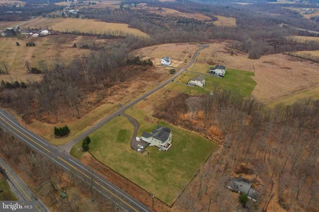 16 HOLCOMBE GROVE RD, Lambertville, NJ 08530