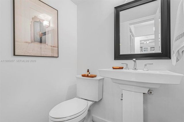 1658 Bay Rd 701, Miami Beach, FL 33139