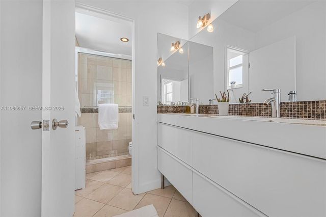 1658 Bay Rd 701, Miami Beach, FL 33139