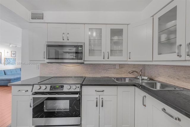 1658 Bay Rd 701, Miami Beach, FL 33139