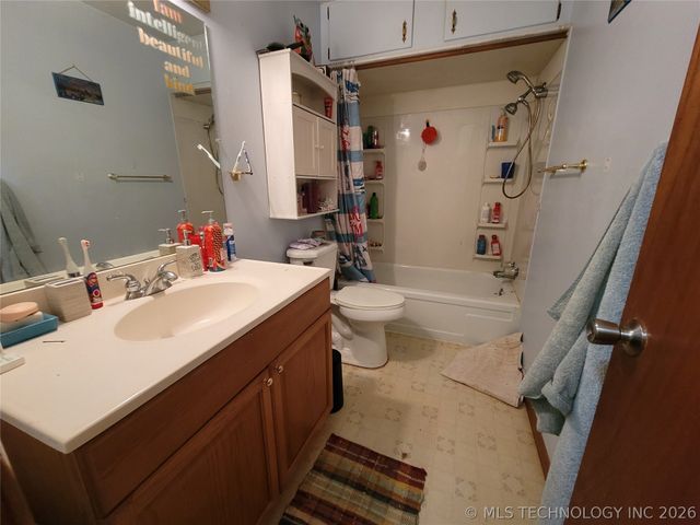 416036 La Vista Drive, Checotah, OK 74426