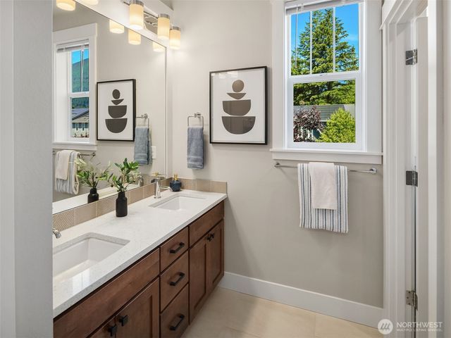 1055 SE 13th Place, North Bend, WA 98045