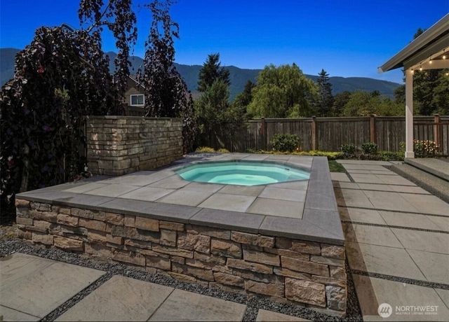 1055 SE 13th Place, North Bend, WA 98045