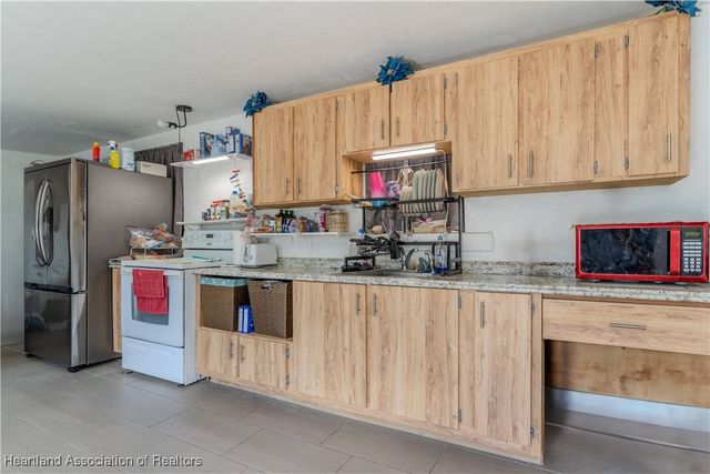 1045 Pin Oak Street, Lake Placid, FL 33852