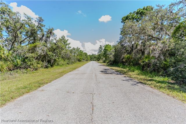 1045 Pin Oak Street, Lake Placid, FL 33852