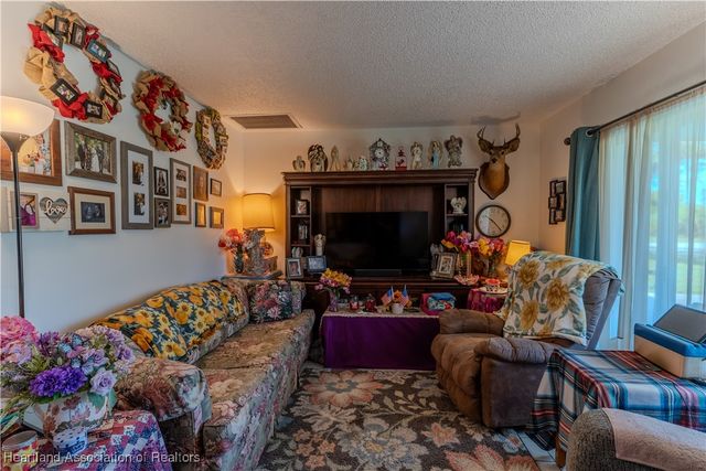 1045 Pin Oak Street, Lake Placid, FL 33852