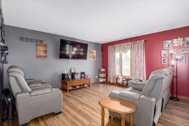 812 Lakeview Drive, Osceola, IA 50213