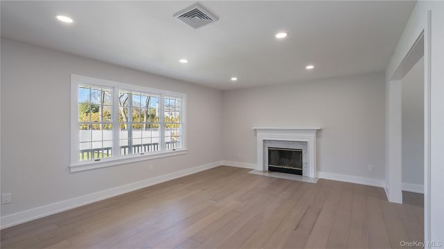 85 Drew Drive, Eastport, NY 11941