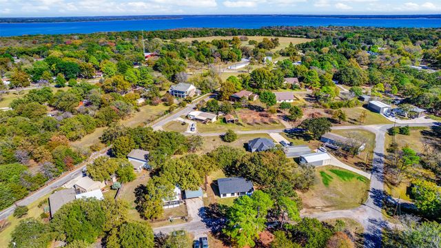 56 Crappie Crescent Road, Pottsboro, TX 75076