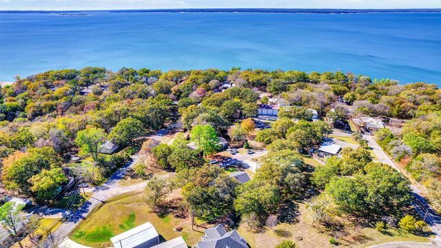 56 Crappie Crescent Road, Pottsboro, TX 75076
