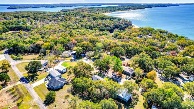 56 Crappie Crescent Road, Pottsboro, TX 75076
