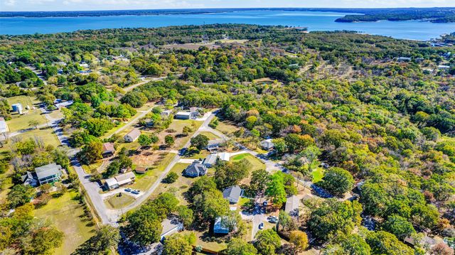 56 Crappie Crescent Road, Pottsboro, TX 75076