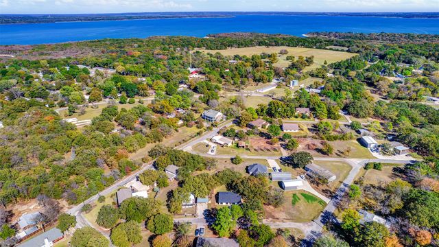 56 Crappie Crescent Road, Pottsboro, TX 75076