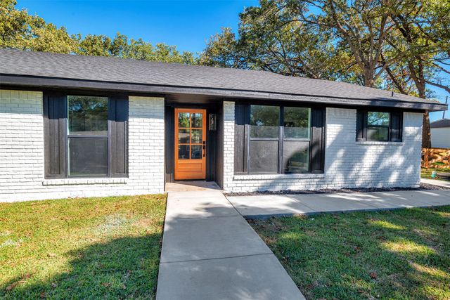 56 Crappie Crescent Road, Pottsboro, TX 75076