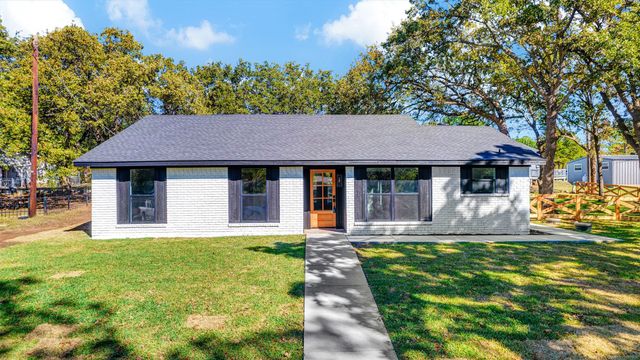 56 Crappie Crescent Road, Pottsboro, TX 75076