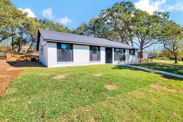 56 Crappie Crescent Road, Pottsboro, TX 75076