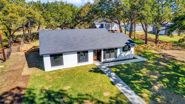 56 Crappie Crescent Road, Pottsboro, TX 75076