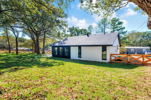 56 Crappie Crescent Road, Pottsboro, TX 75076