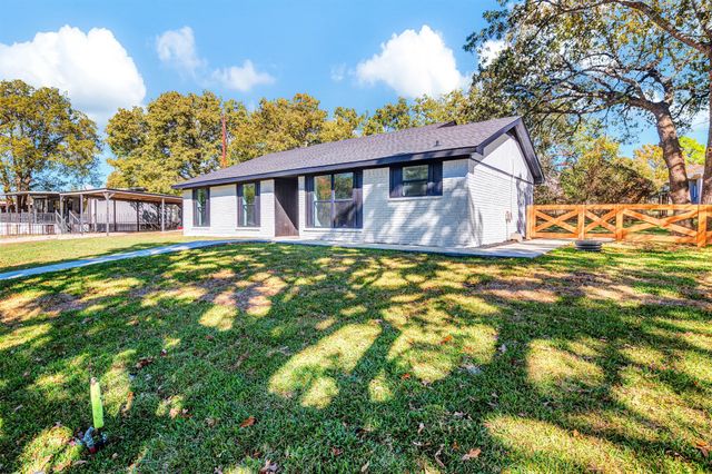 56 Crappie Crescent Road, Pottsboro, TX 75076