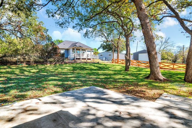 56 Crappie Crescent Road, Pottsboro, TX 75076