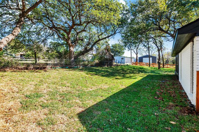 56 Crappie Crescent Road, Pottsboro, TX 75076