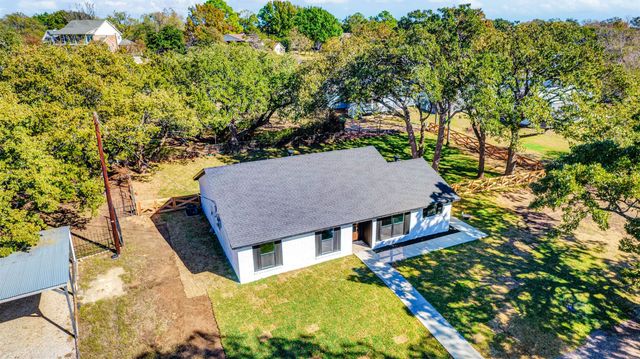 56 Crappie Crescent Road, Pottsboro, TX 75076
