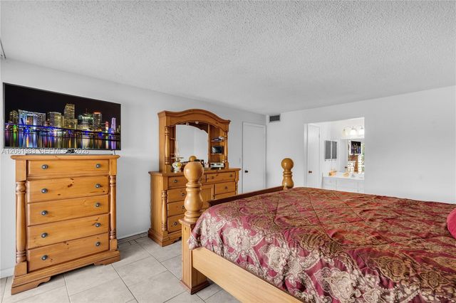 3551 Inverrary Drive 208, Lauderhill, FL 33319