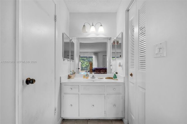 3551 Inverrary Drive 208, Lauderhill, FL 33319