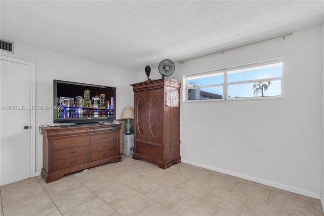 3551 Inverrary Drive 208, Lauderhill, FL 33319