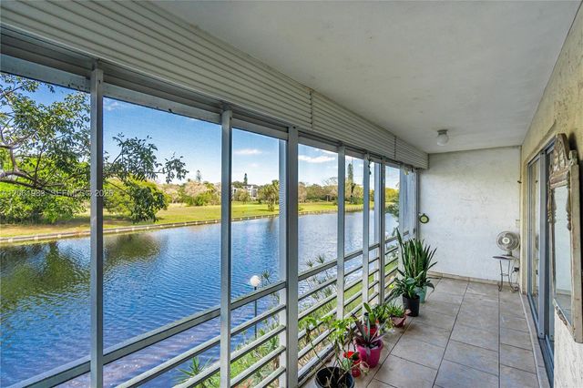 3551 Inverrary Drive 208, Lauderhill, FL 33319