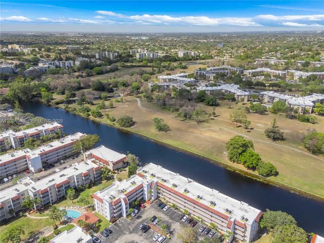 3551 Inverrary Drive 208, Lauderhill, FL 33319