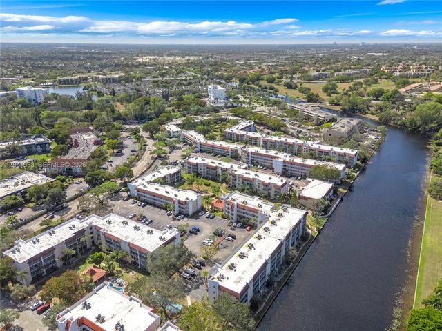 3551 Inverrary Drive 208, Lauderhill, FL 33319