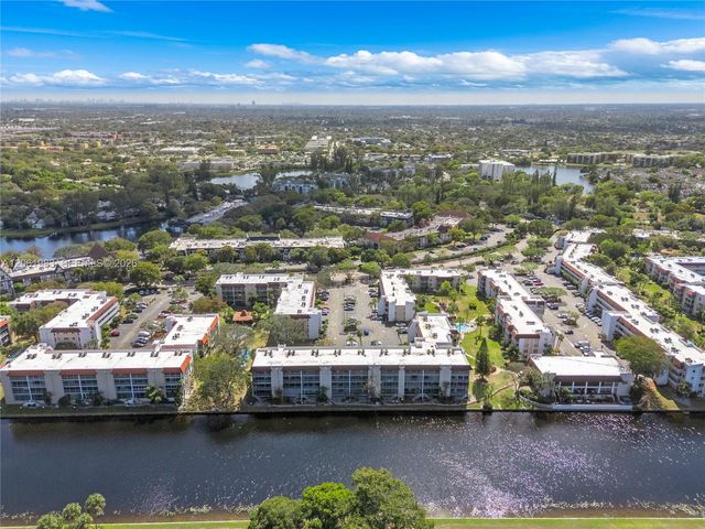 3551 Inverrary Drive 208, Lauderhill, FL 33319