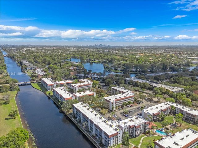 3551 Inverrary Drive 208, Lauderhill, FL 33319
