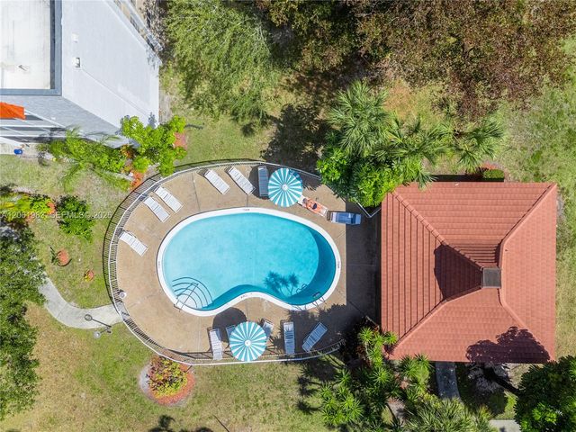 3551 Inverrary Drive 208, Lauderhill, FL 33319